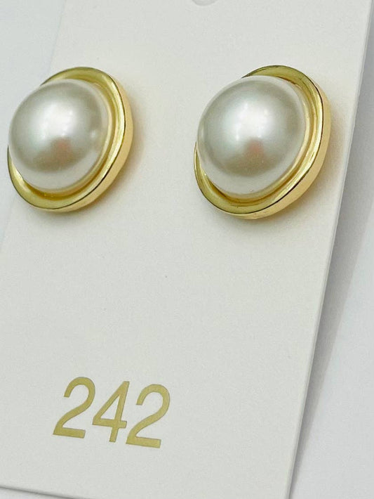 CLIP-ON - Large Pearl Stud (gold) ER700