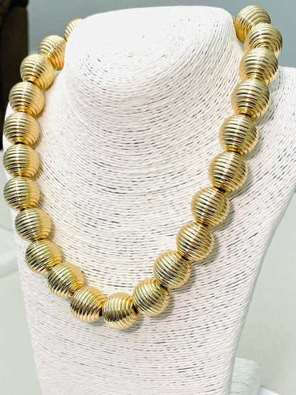 Ribbed Big Ball Necklace - Gold