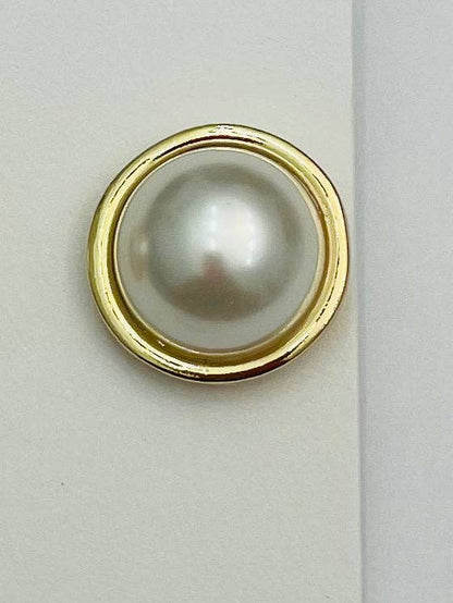 CLIP-ON - Large Pearl Stud (gold) ER700